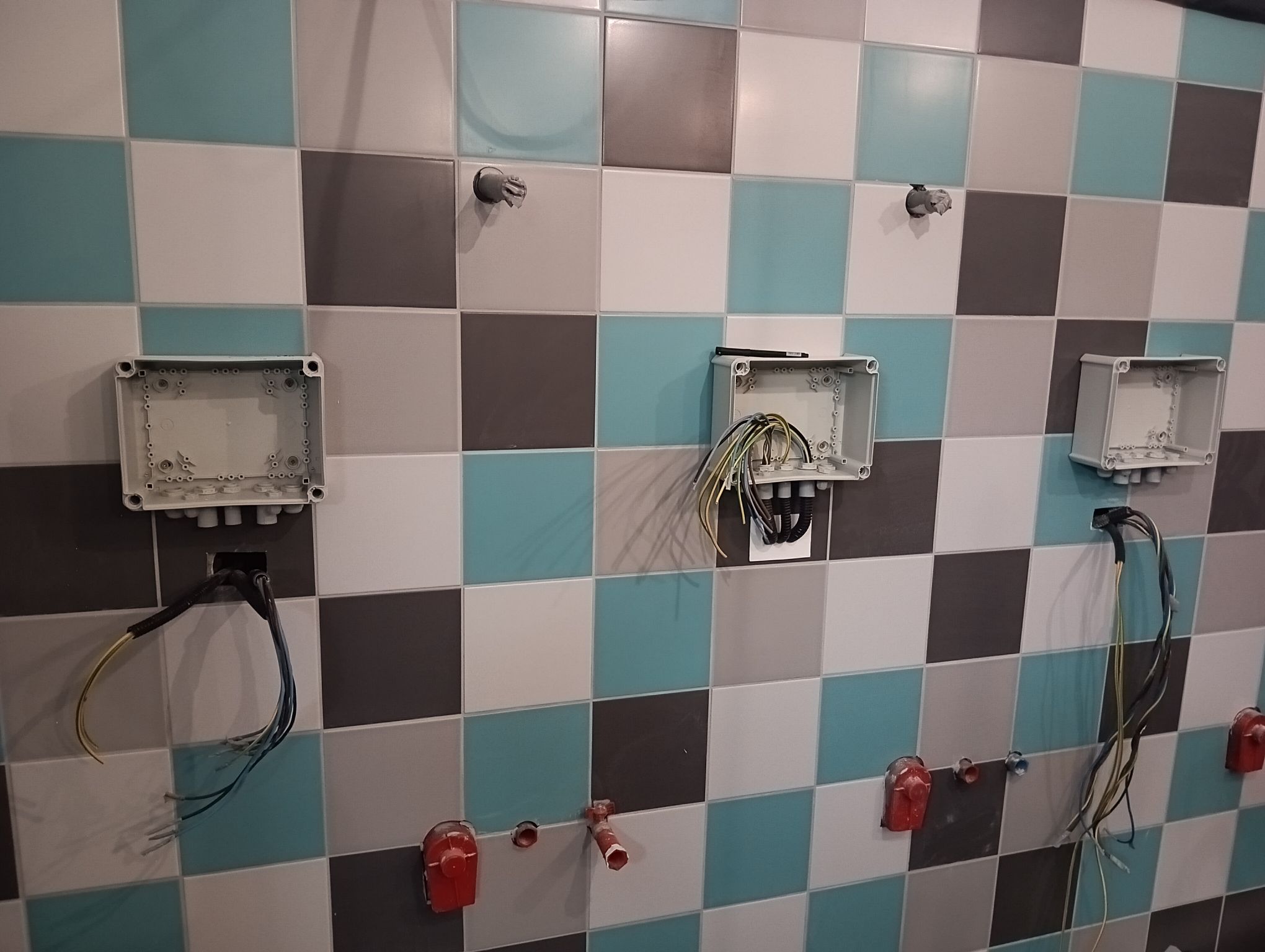 Kapcsolótábla csere, ÁVK vagy Fi-relé kiépítést bűzza ránk!